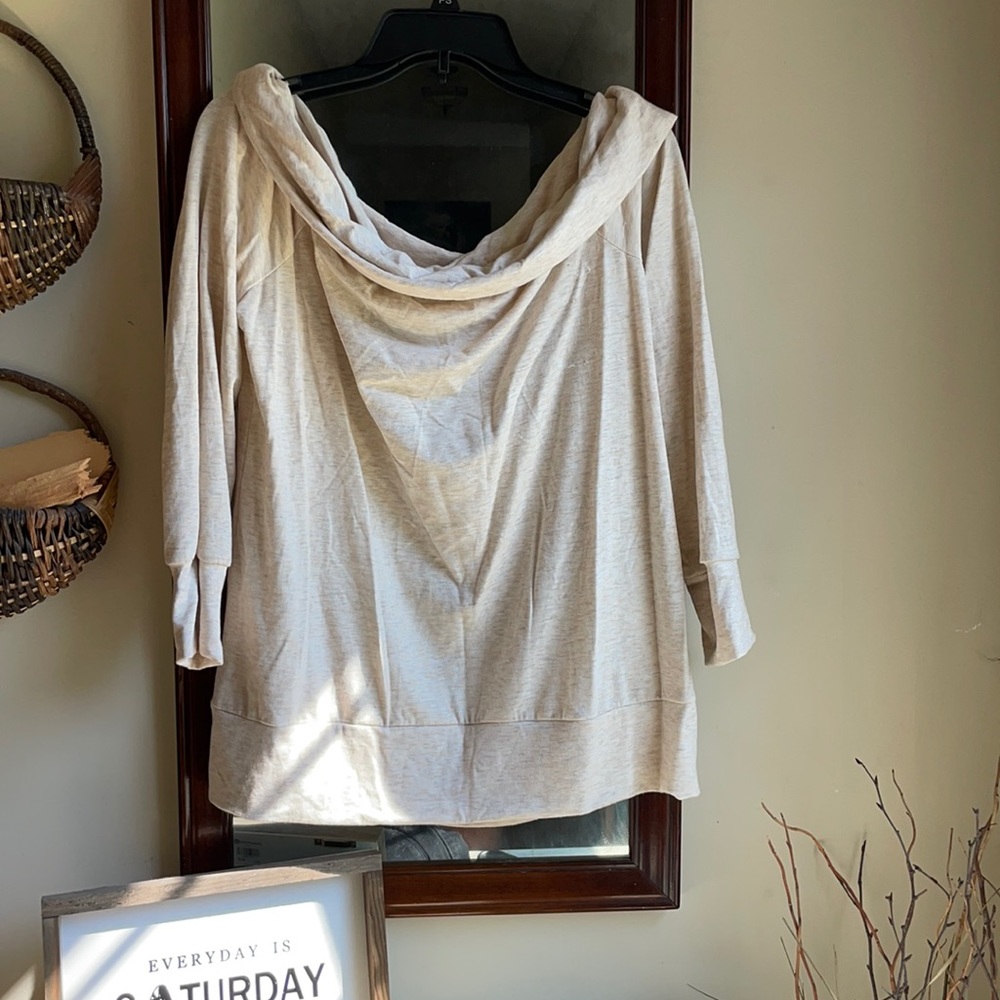 Gorgeous off the shoulder 3/4 length sleeve shirt